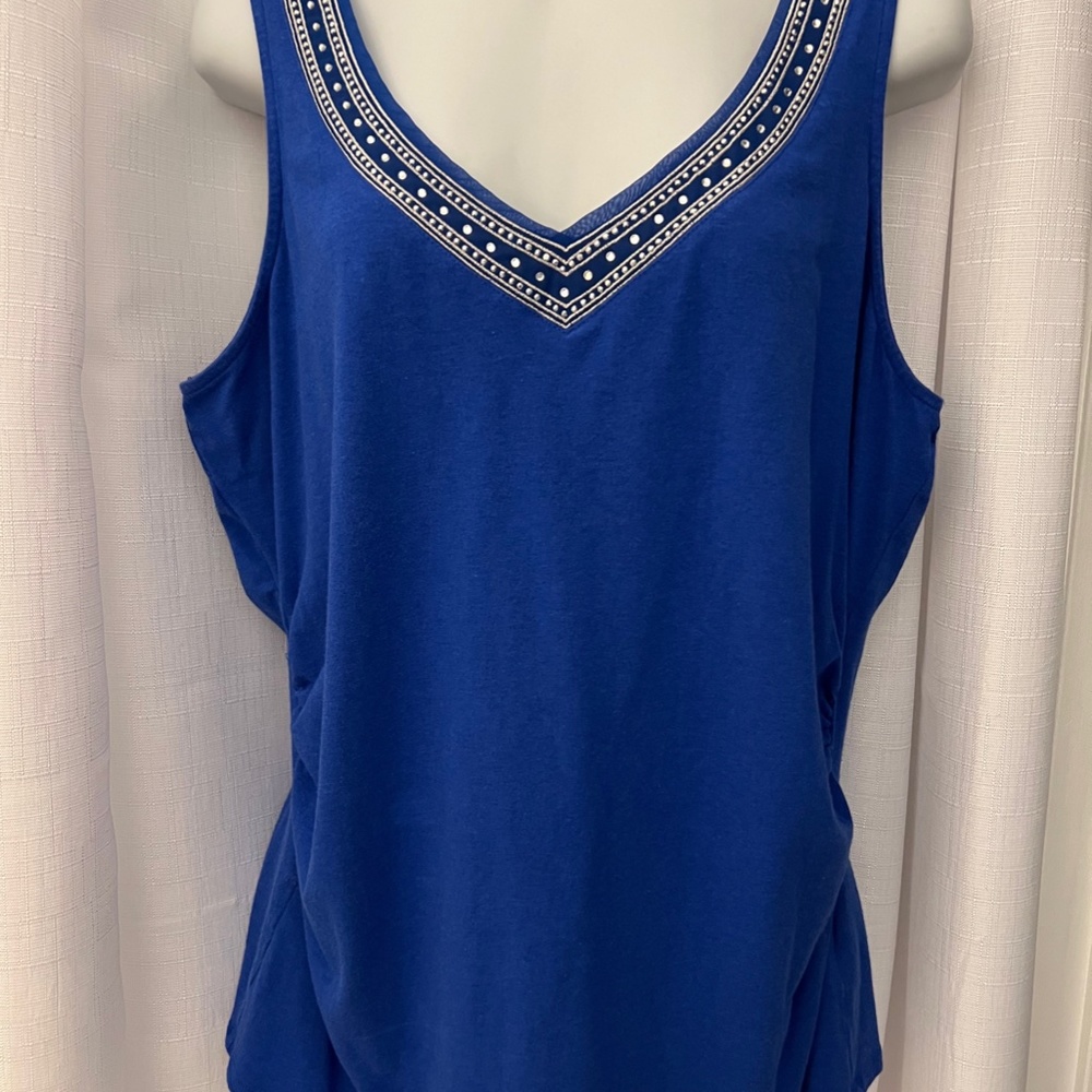 SPRING FWD SPECIAL! Beautiful White House Black Market Embellished Tank Top